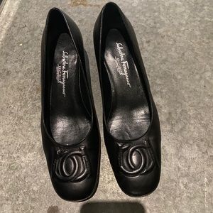 Ferragamo size 10 leather low heels
